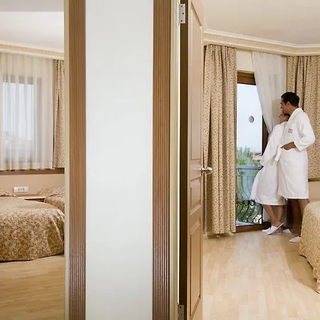 Larissa Stone Palace Hotell Side